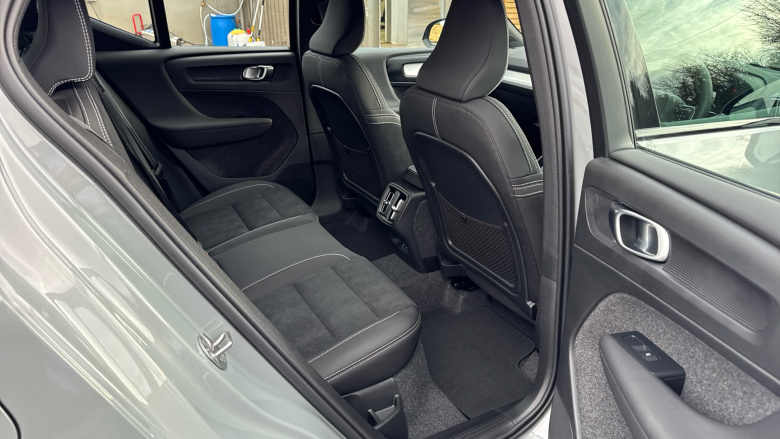 Volvo XC40 2.0 B3P Plus Dark 5dr Auto Petrol Estate